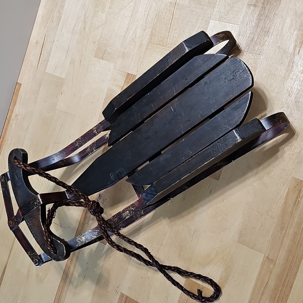 🛷 Vintage Style Wooden & Metal Holiday Sled Decor - Picture 6 of 9